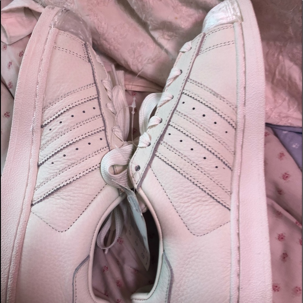 Shoes - Picture 2 of 6